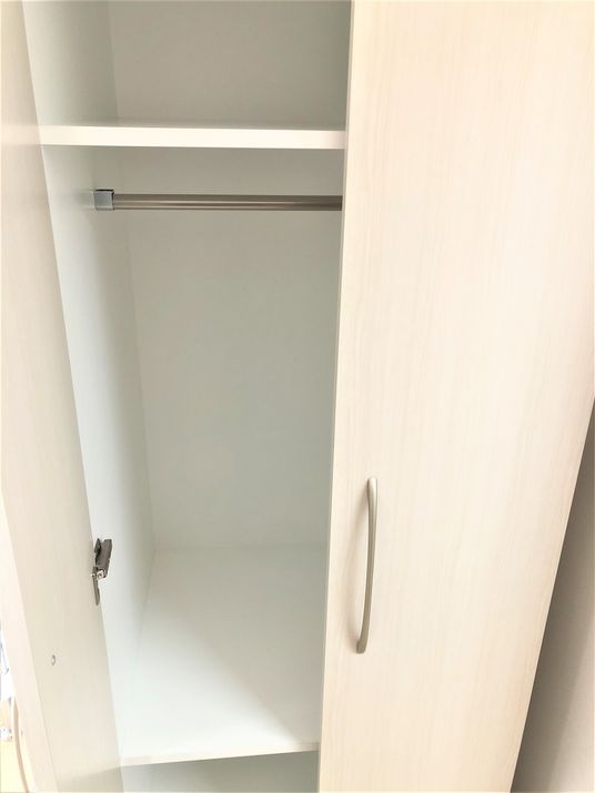 整備された居室のクローゼット