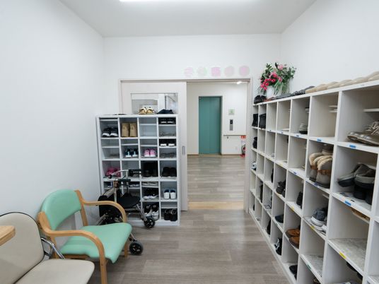 靴棚のある廊下