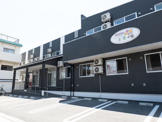 きれいな建物のエントランス