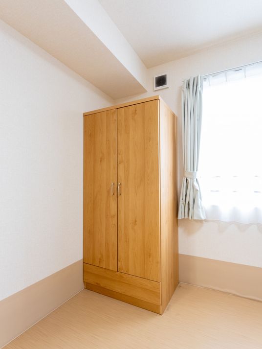 居室の明るいクローゼット