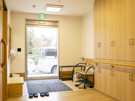 出入り自由な清潔なエントランス