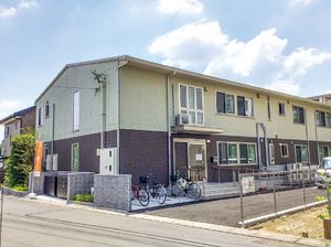 新築そうな外観の建物