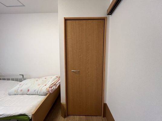 落ち着いた色合いの居室