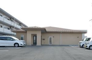 建物正面の外観