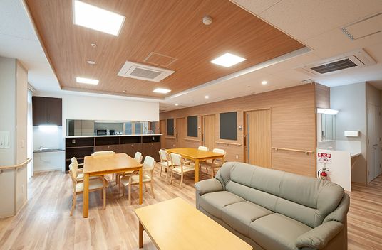 落ち着いた室内空間