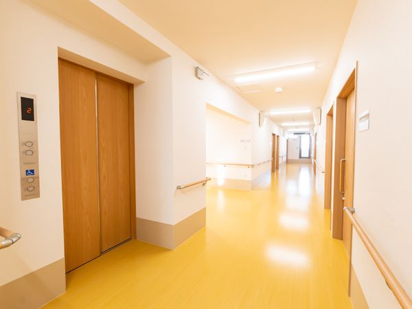 清潔な廊下の光景