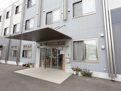 施設の入口外観