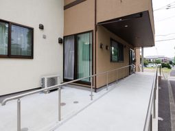 バリアフリーのエントランス