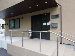 エントランスと手すり