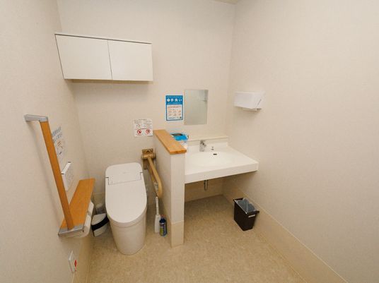 バリアフリーのトイレ空間