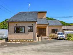レンガ造りの建物外観