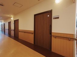 手すり付きの廊下