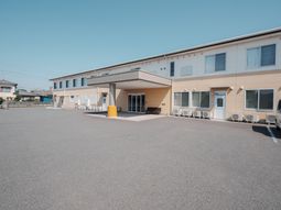 開放的な建物外観
