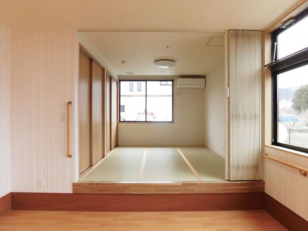 明るい和室の部屋