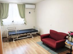 介護施設の明るい居室