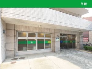 施設の出入口外観  