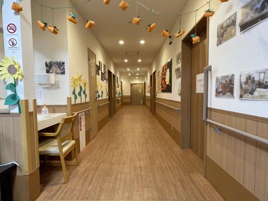 手すり付きの廊下