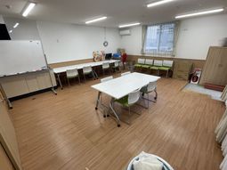 明るく広々とした活動スペース