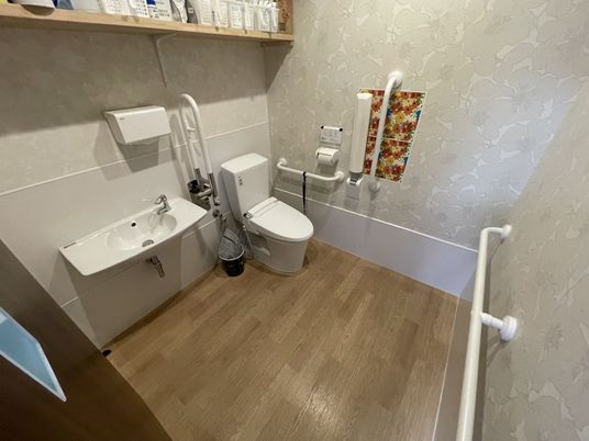 介護施設の清潔なトイレ