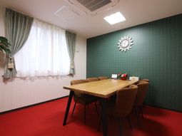 落ち着いた雰囲気のダイニング