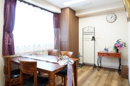 明るい食堂の一角