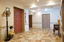 明るい廊下の風景