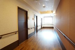 廊下の明るい様子