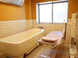 バリアフリーの浴室設備