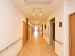 明るい廊下の様子