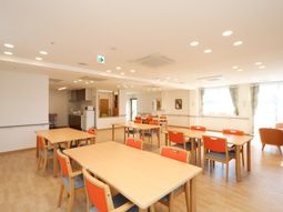 明るい食堂スペース