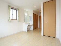 明るい居室スペース