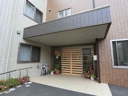 エントランスの親しみやすい外観