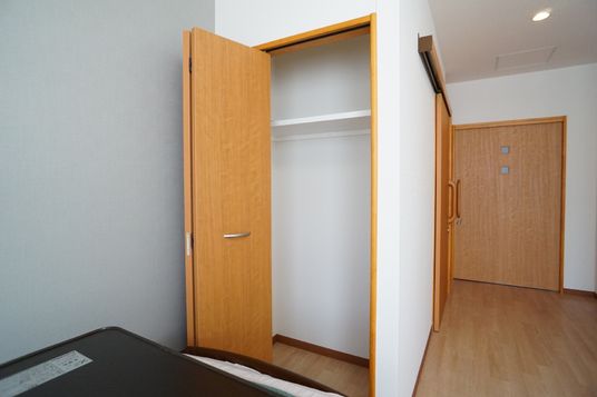 シンプルな居室クローゼット