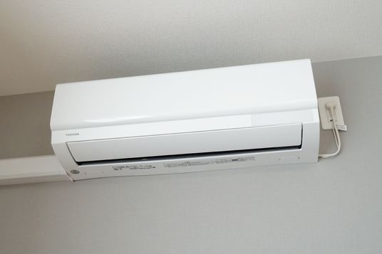 壁に設置されたエアコン