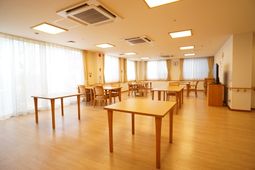 明るい食堂の様子