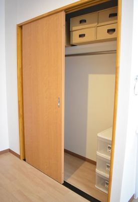 収納付き居室の入口