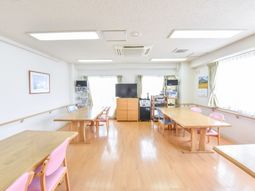 明るい食堂の様子