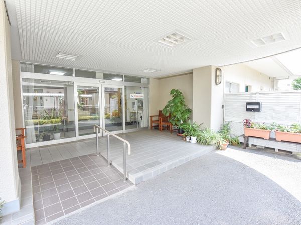 暖かみのあるエントランス風景