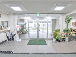 清潔感あるエントランス