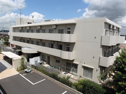 静かな住宅街にある施設