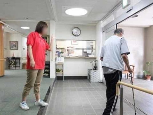 廊下と受付の様子