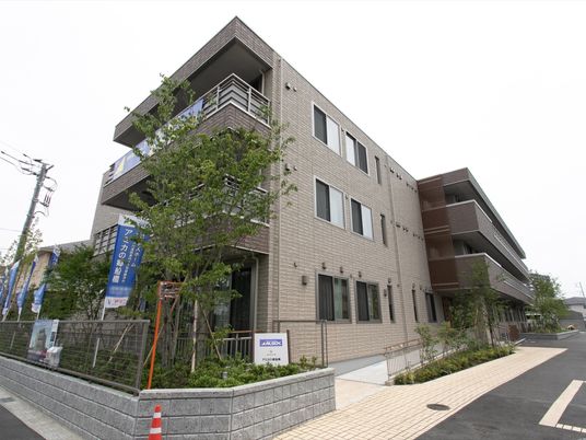 先進的な外観の施設