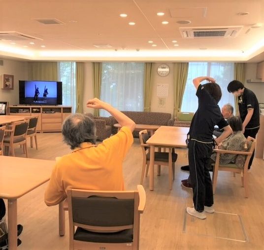 介助するスタッフの活動風景