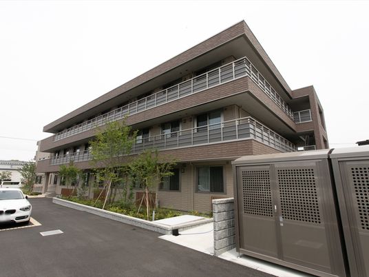 現代的な施設外観