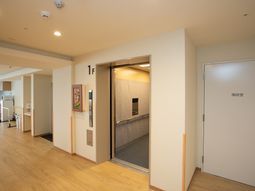 エレベーター近くの廊下