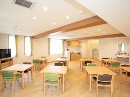 明るいダイニング空間