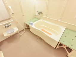 バリアフリーの浴室設備