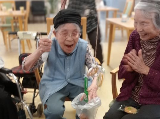 イベントを楽しむ居住者