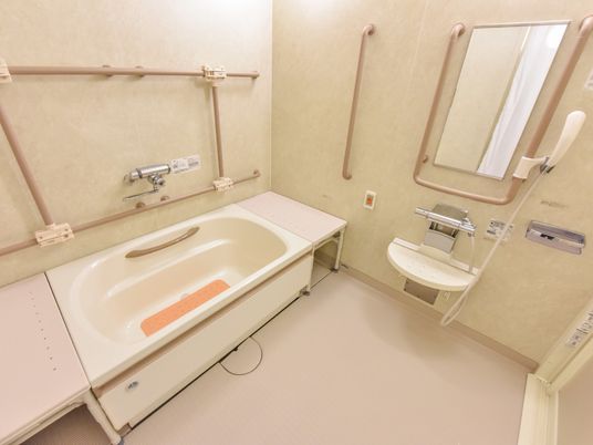 バリアフリー対応の浴室