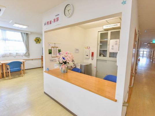 受付の様子と廊下